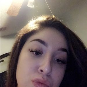 Meet your Posher, Briana